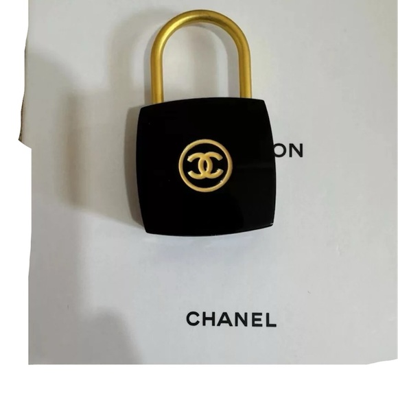 CHANEL PadLock Lock & Key Set From Chanel Beauty line Charm 4 Keychain/necklace - Picture 6 of 8